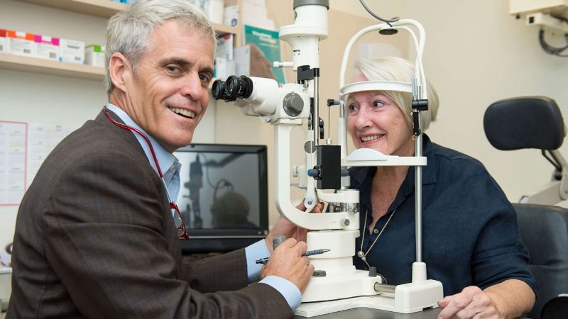 Dr Robert Bourke Cataract, Retina & Macula Surgeon Eye Specialist